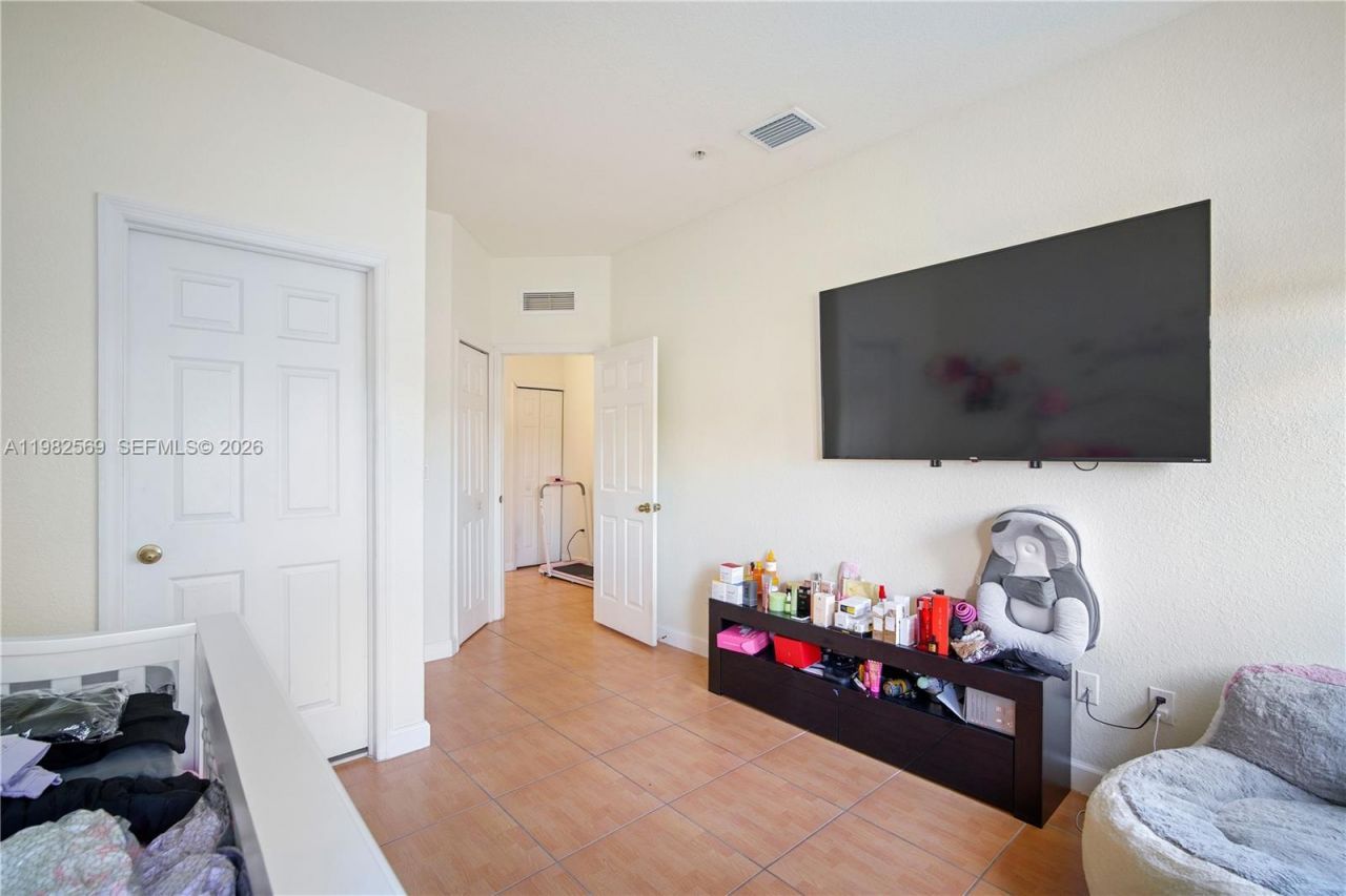 10242 NW 7th St, Unit 209, Miami, FL 33172 Photo