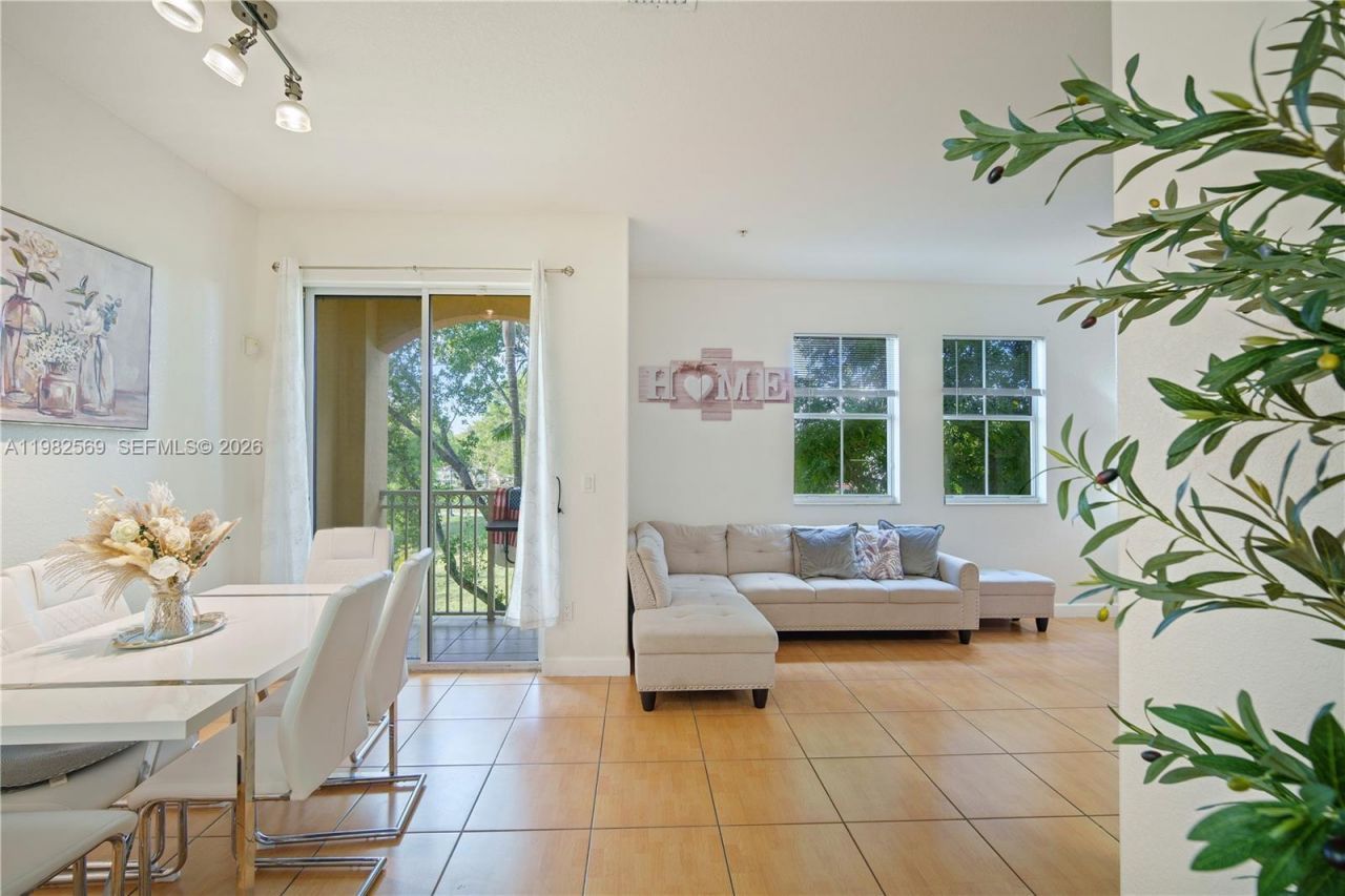 10242 NW 7th St, Unit 209, Miami, FL 33172 Photo