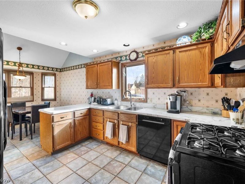 36080 Maple Drive, North Ridgeville, OH 44039 Photo 6