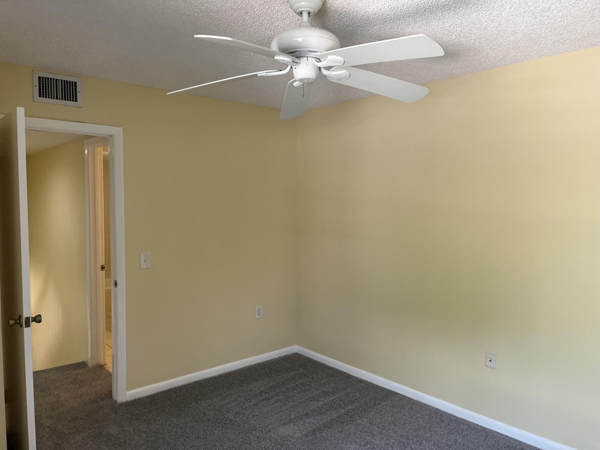 621 6th Way, West Palm Beach, FL 33407 Photo