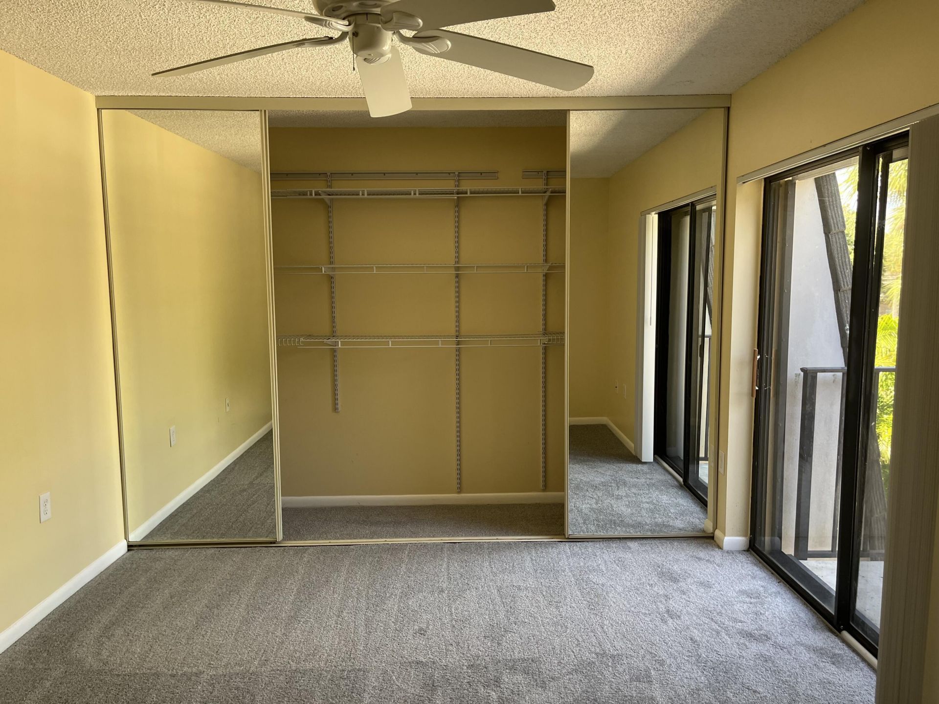 621 6th Way, West Palm Beach, FL 33407 Photo