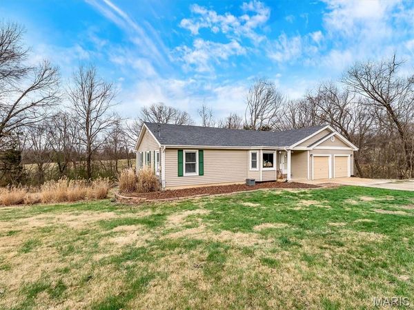 2725 Fantasy Lane, Villa Ridge, MO 63089