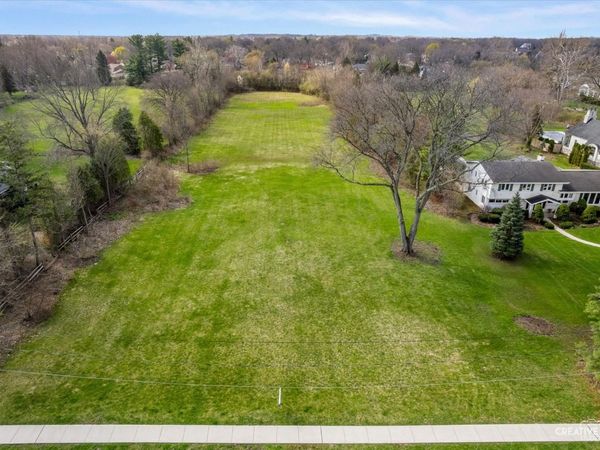 110 E Farnham Lane, Wheaton, IL 60189
