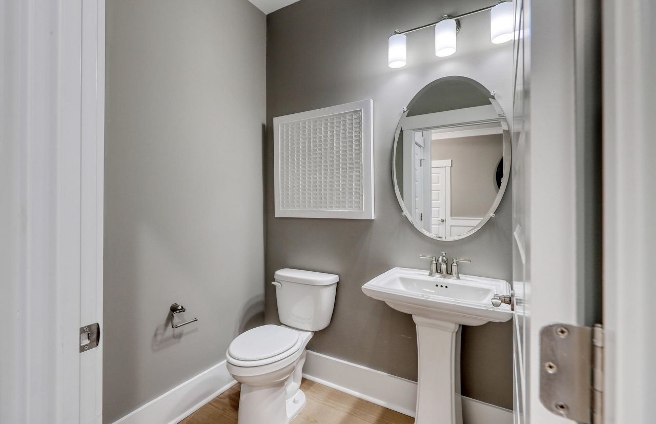 1534 Winding Creek Way  Photo 2