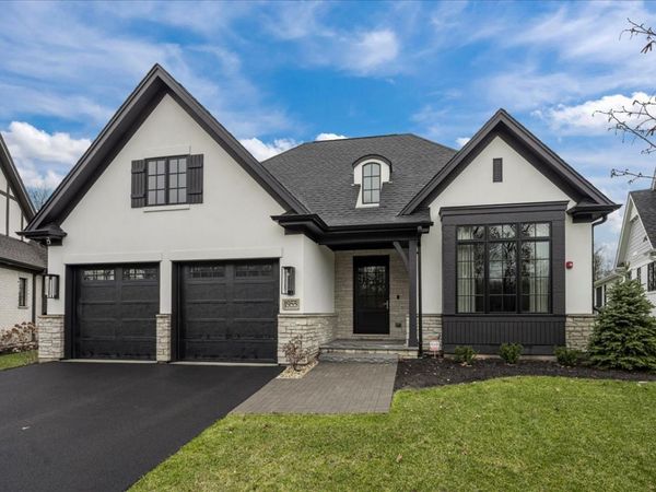 1955 Amberley Court, Lake Forest, IL 60045