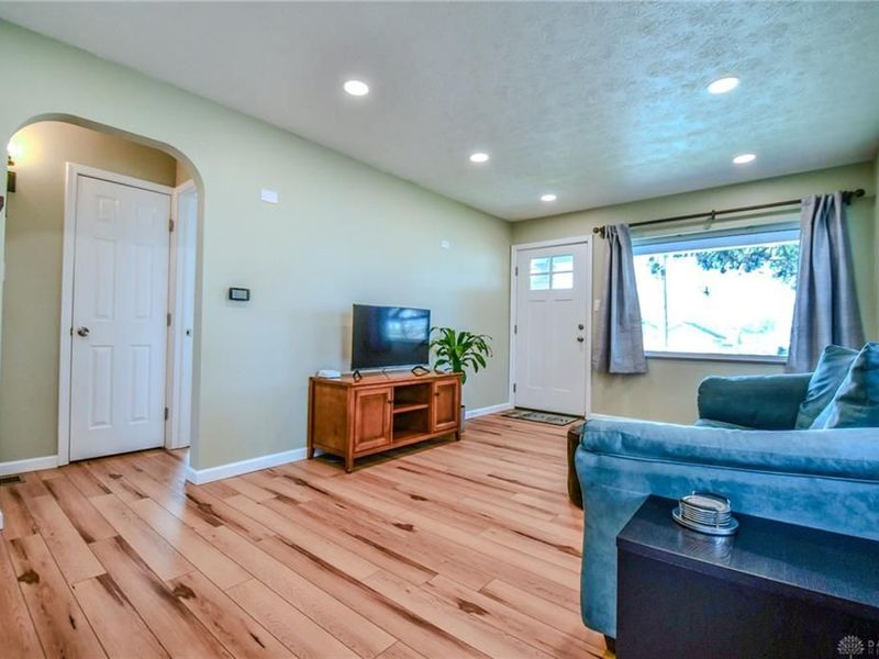 816 S Smithville Road, Dayton, OH 45403 Photo 9