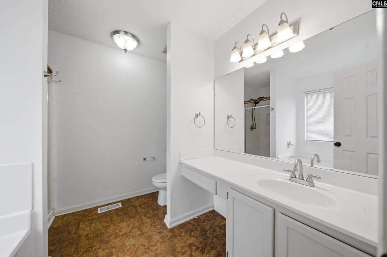 10 Bridle Path Court Photo 16