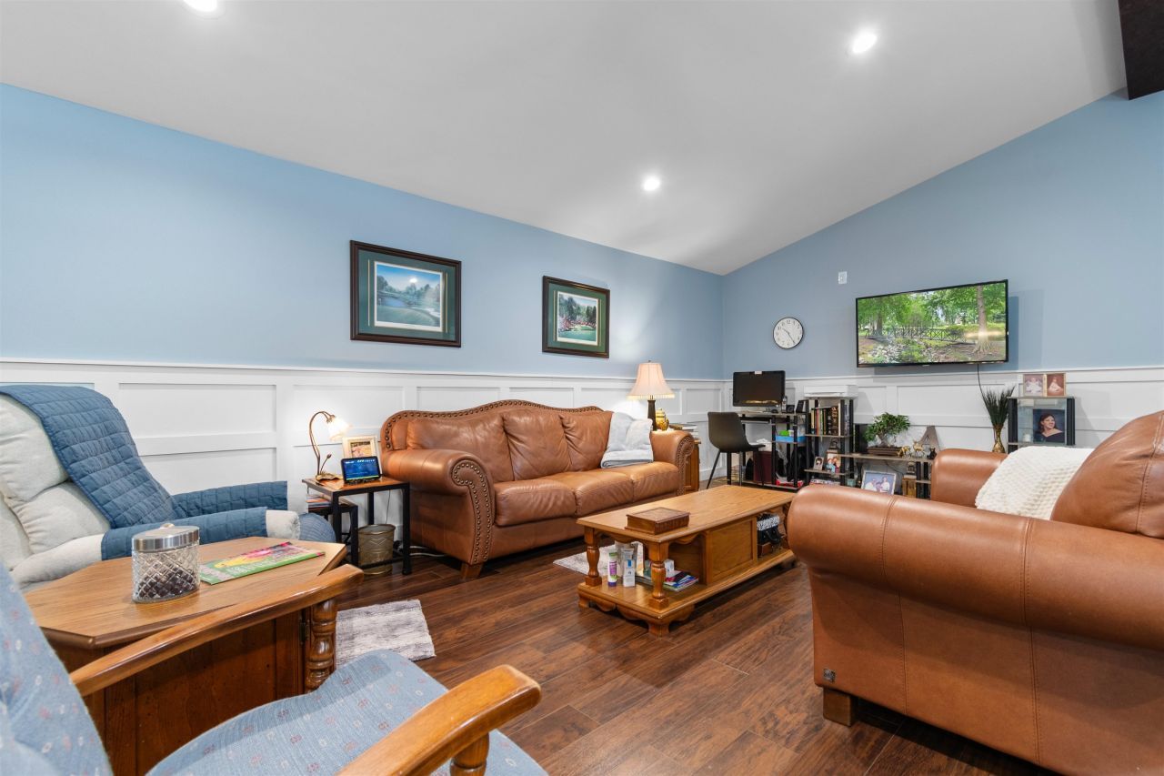 505 Country Club Dr. Photo 12