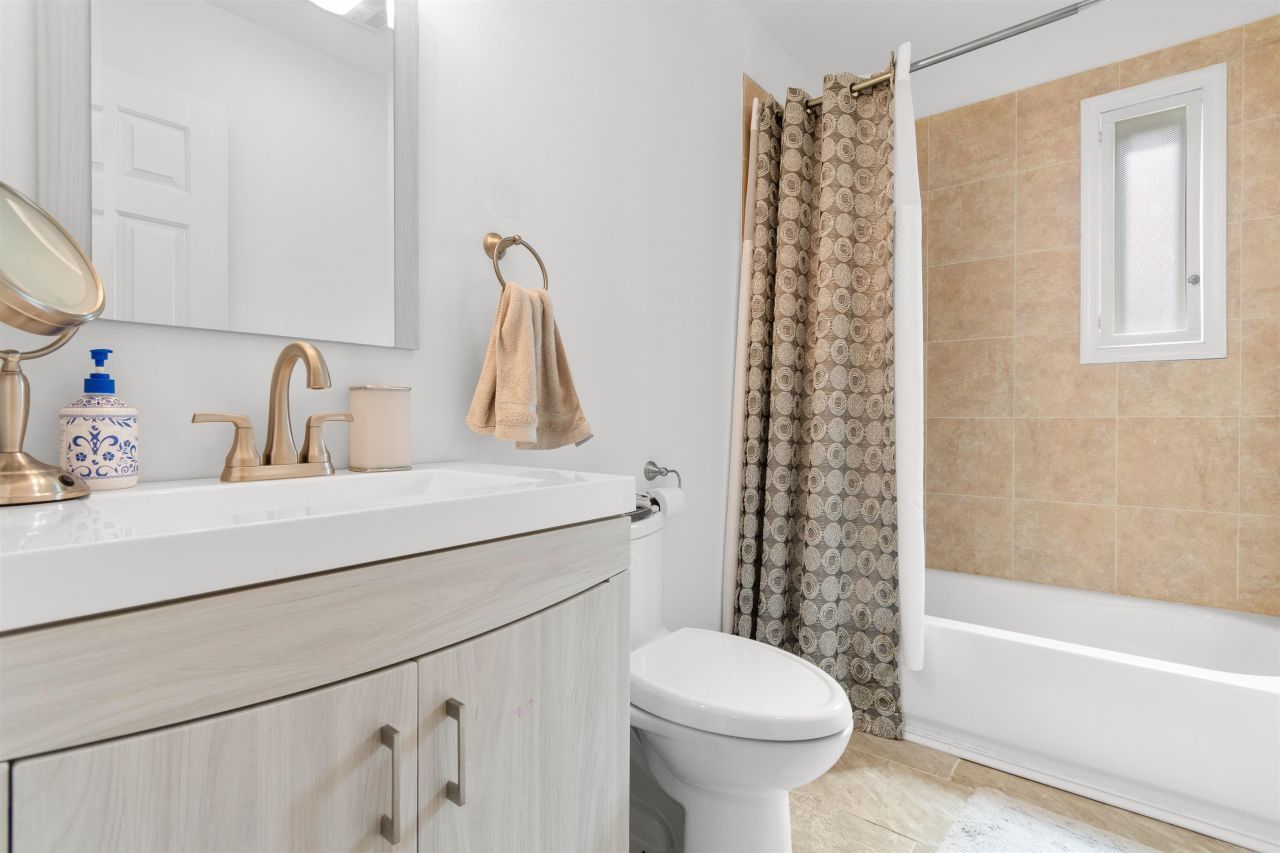 505 Country Club Dr. Photo 17