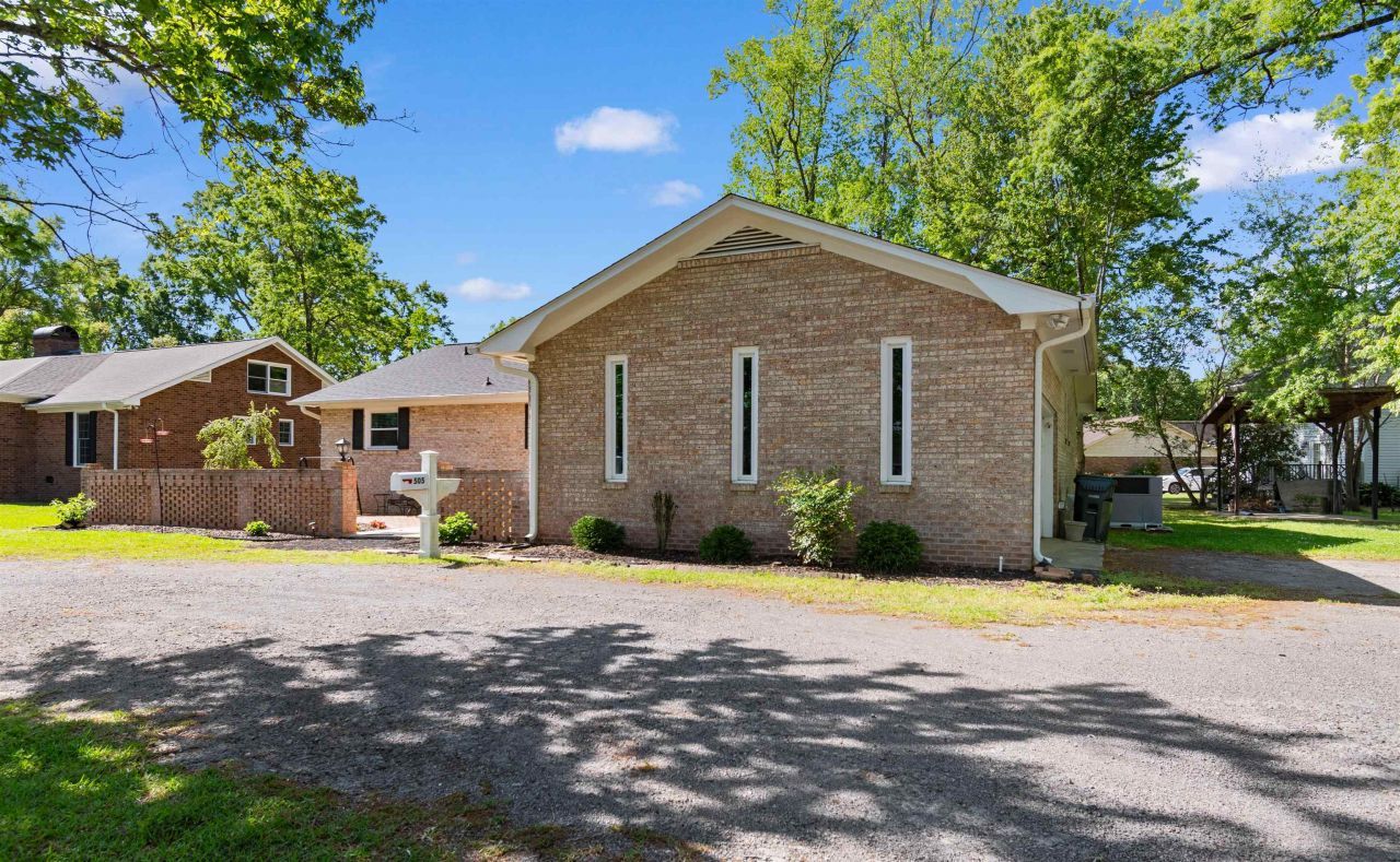 505 Country Club Dr. Photo 30