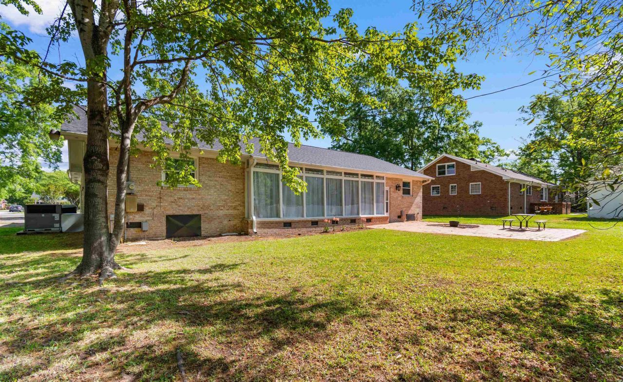 505 Country Club Dr. Photo 32