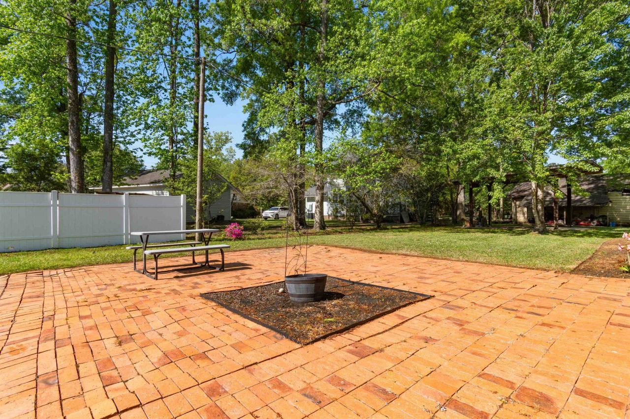 505 Country Club Dr. Photo 35