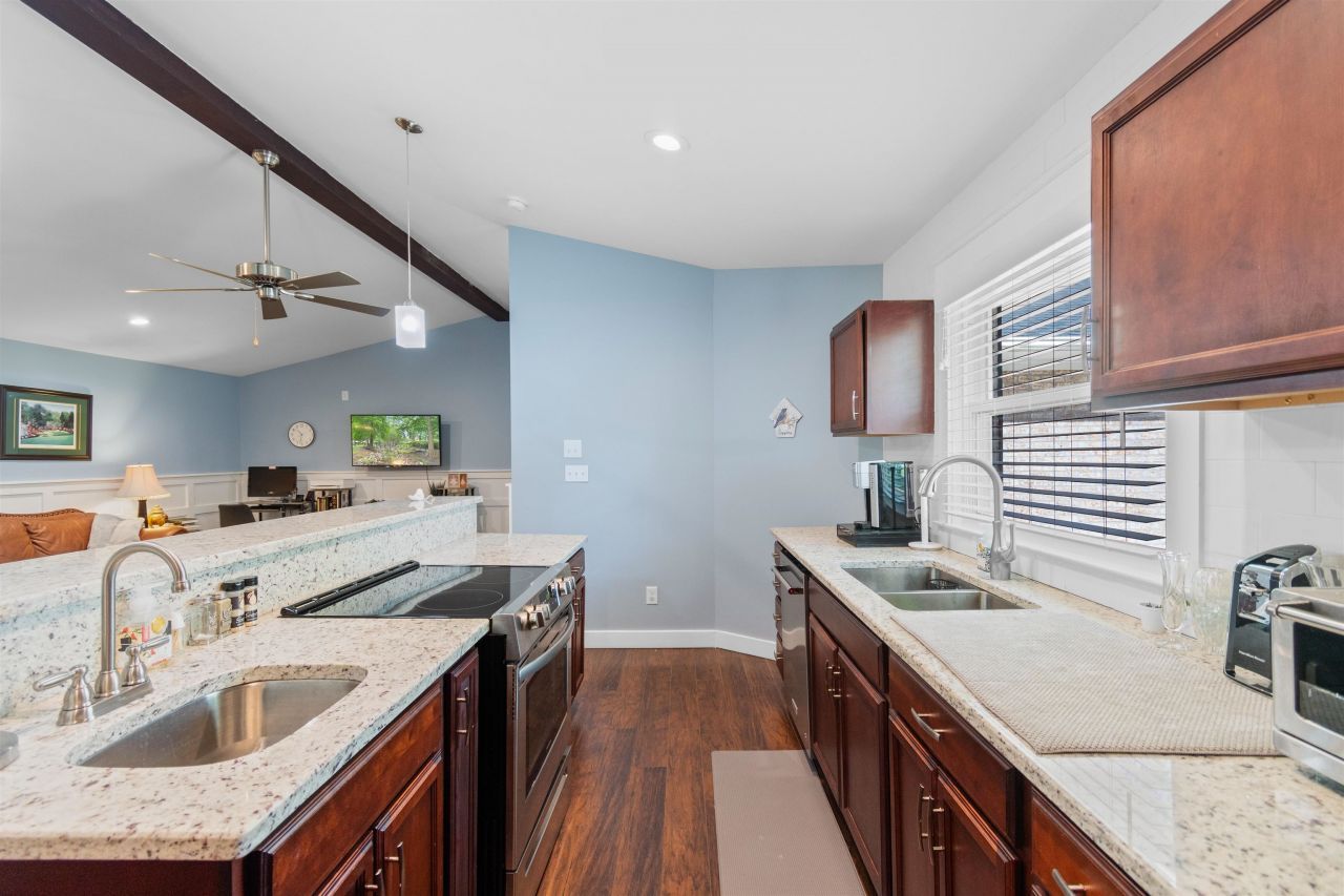 505 Country Club Dr. Photo 7