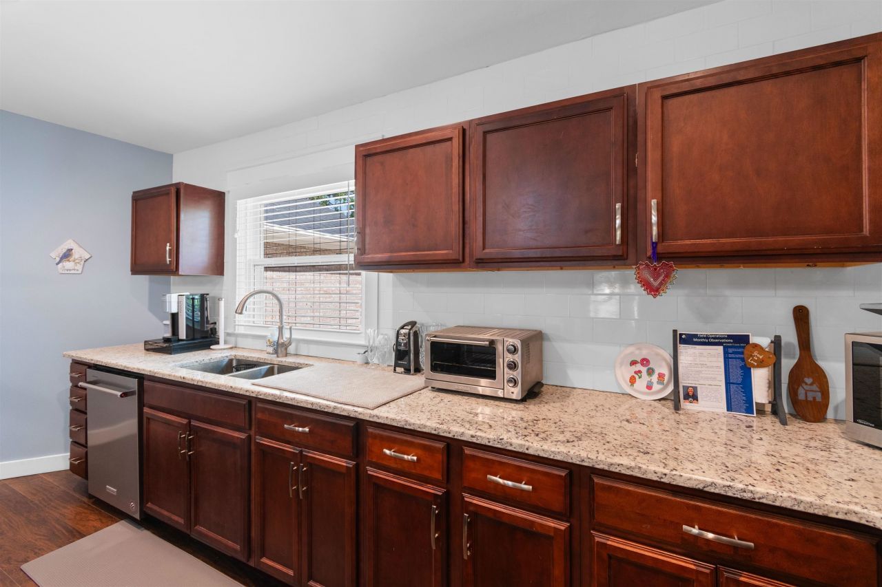 505 Country Club Dr. Photo 8