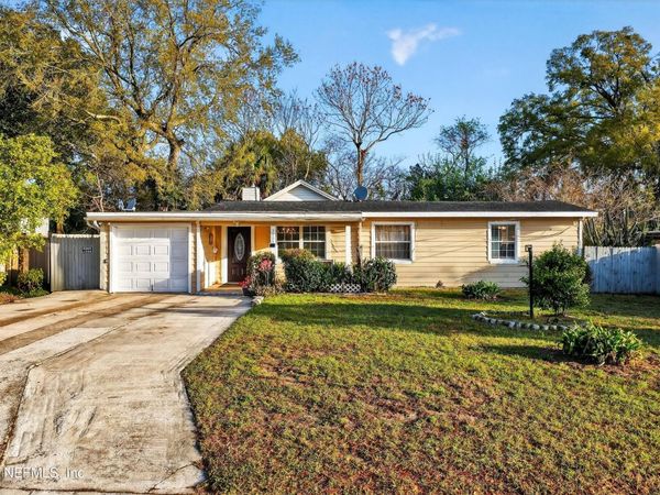 5933 GREEN HILL Lane, Jacksonville, FL 32211