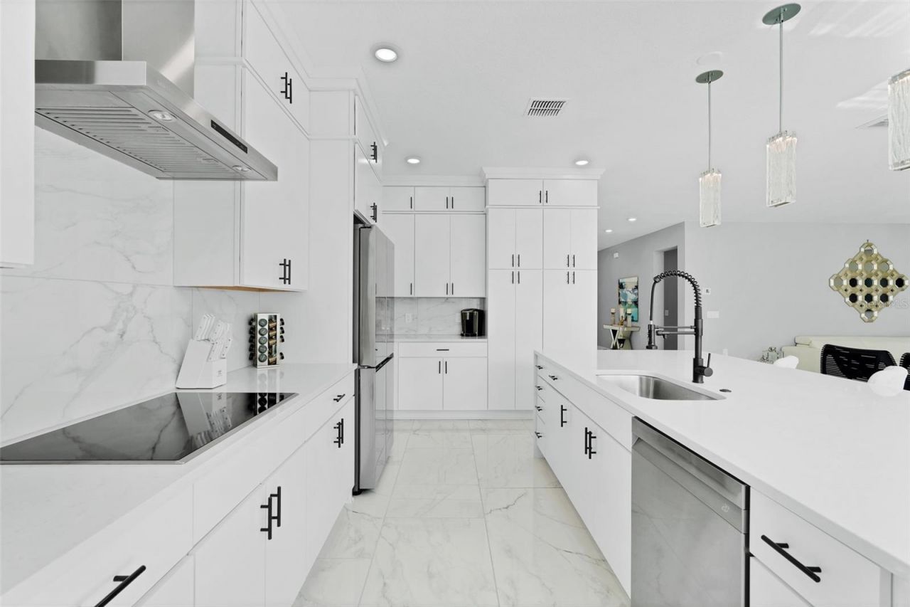 1805 S Fern Creek Avenue, Orlando, FL 32806 Photo