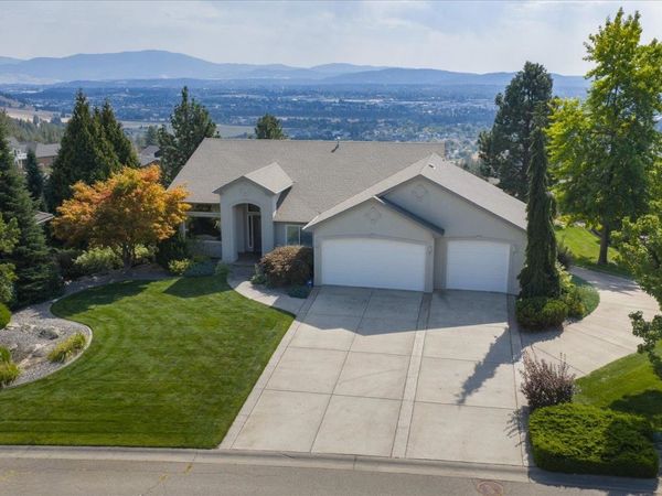 8816 E Woodland Park Dr, Spokane, WA 99217