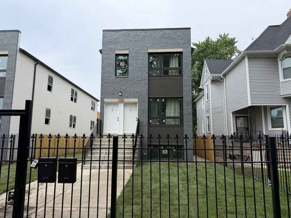 736 N Pine Avenue, Chicago, IL 60644