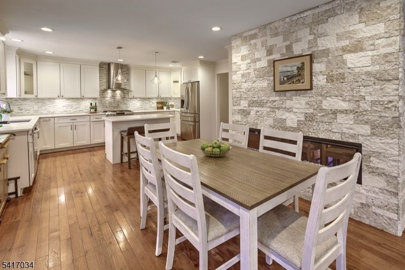 10 Roxiticus Rd, Mendham, NJ 07945 Main Photo