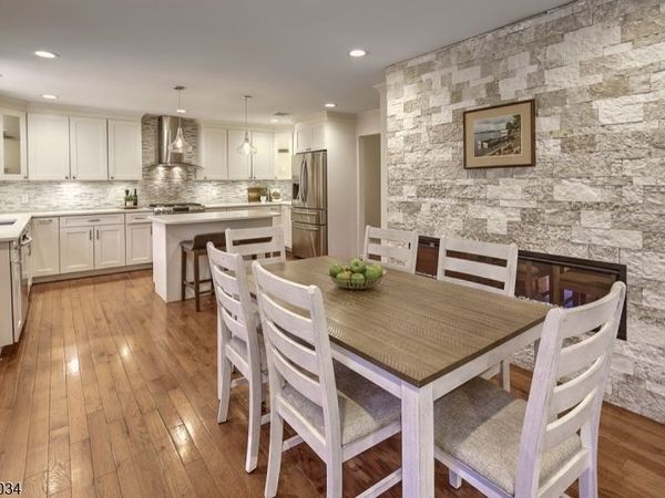 10 Roxiticus Rd, Mendham, NJ 07945