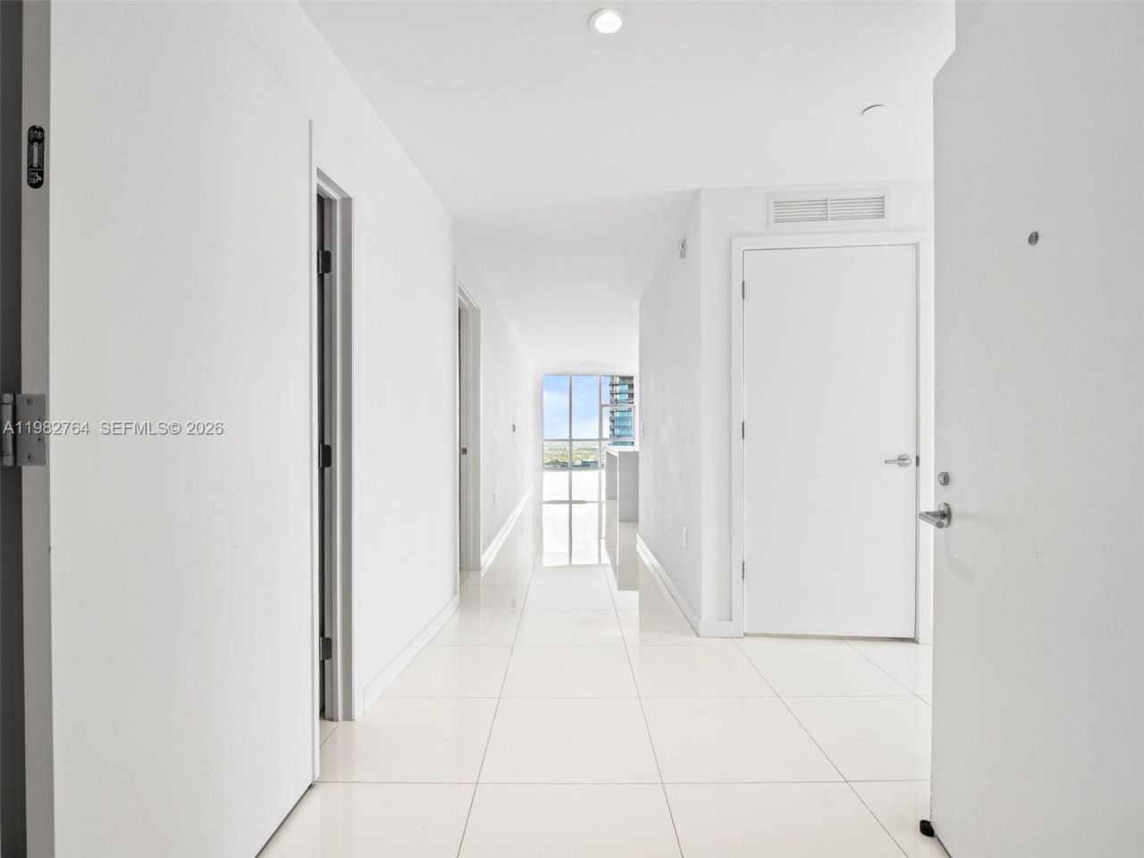 851 NE 1st Ave, Unit 4801, Miami, FL 33132 Photo