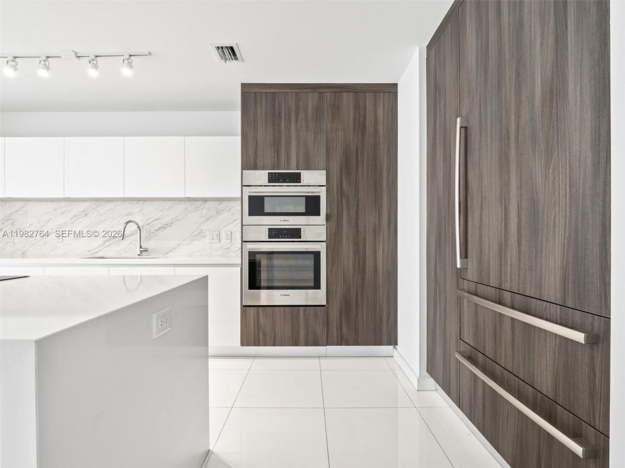 851 NE 1st Ave, Unit 4801, Miami, FL 33132 Photo