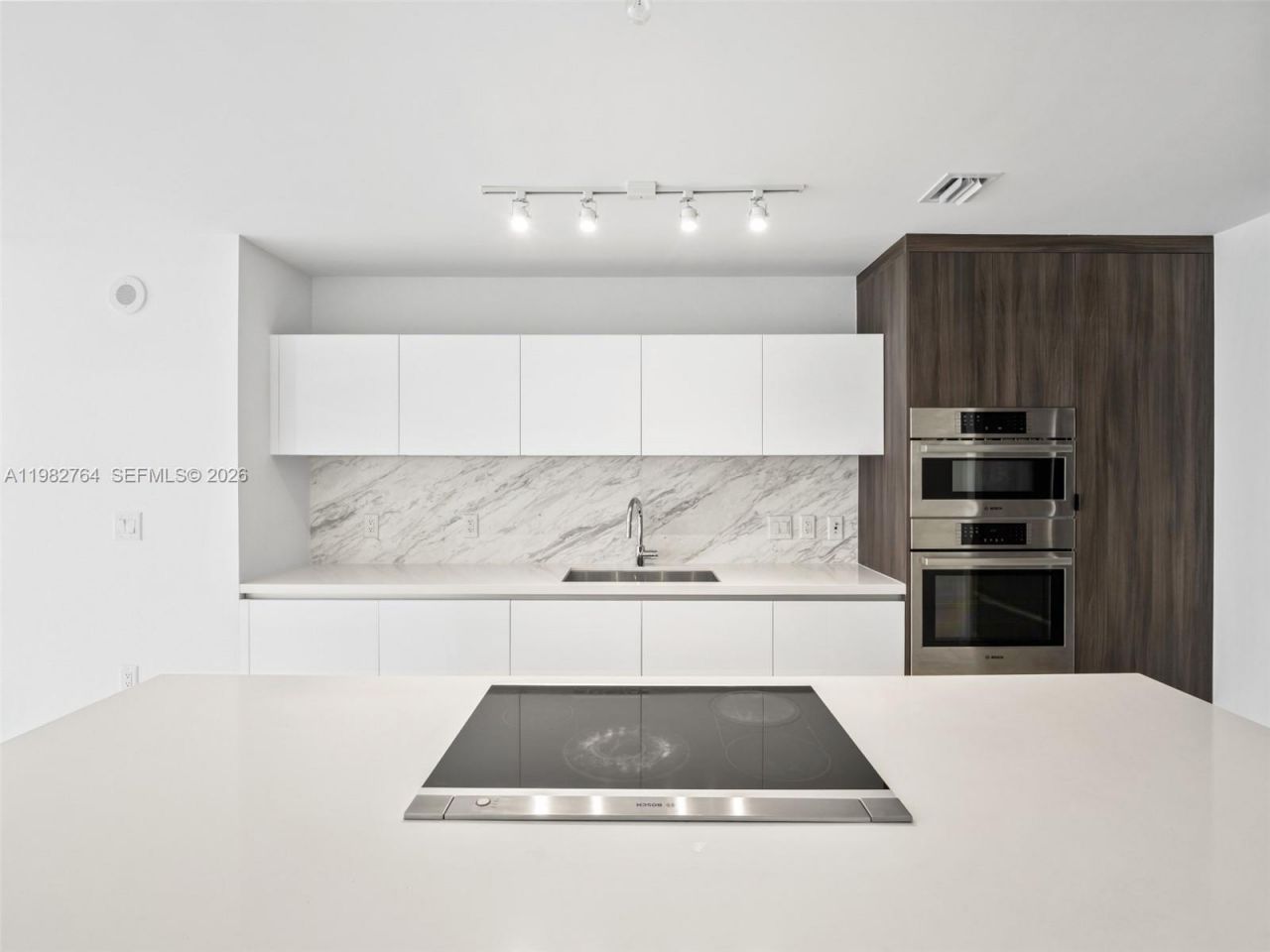 851 NE 1st Ave, Unit 4801, Miami, FL 33132 Photo