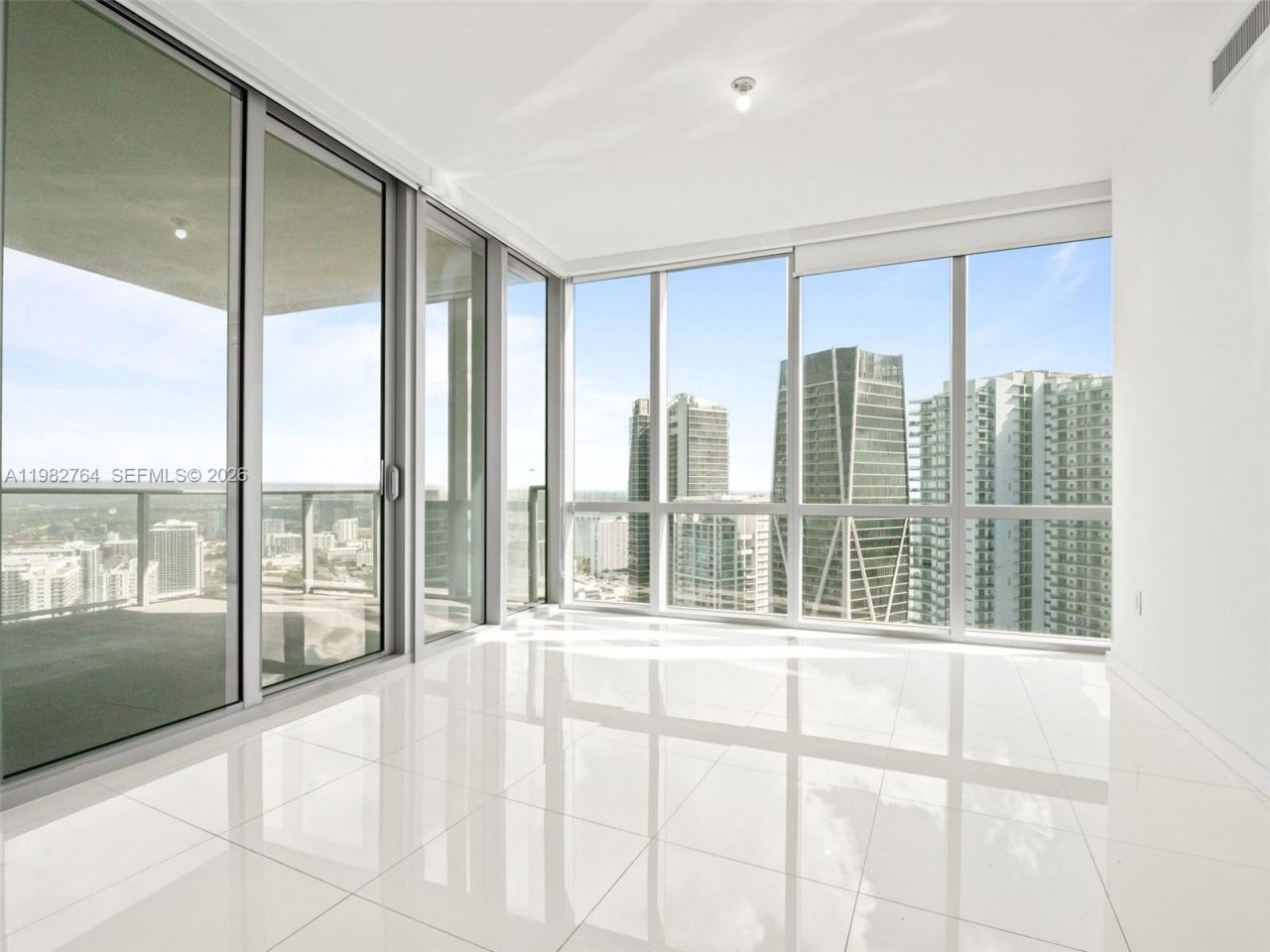 851 NE 1st Ave, Unit 4801, Miami, FL 33132 Photo