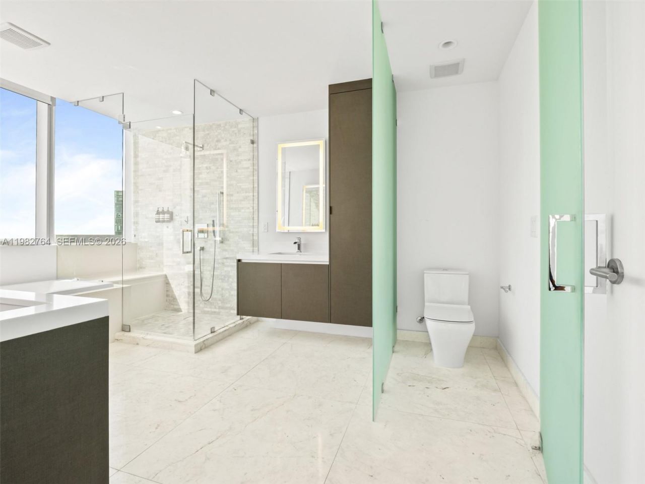 851 NE 1st Ave, Unit 4801, Miami, FL 33132 Photo