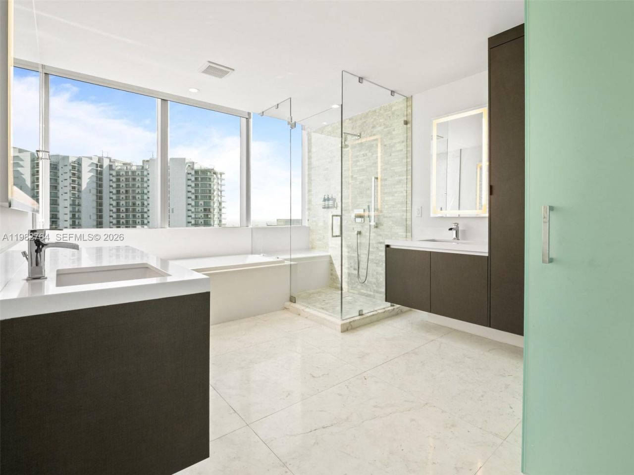 851 NE 1st Ave, Unit 4801, Miami, FL 33132 Photo