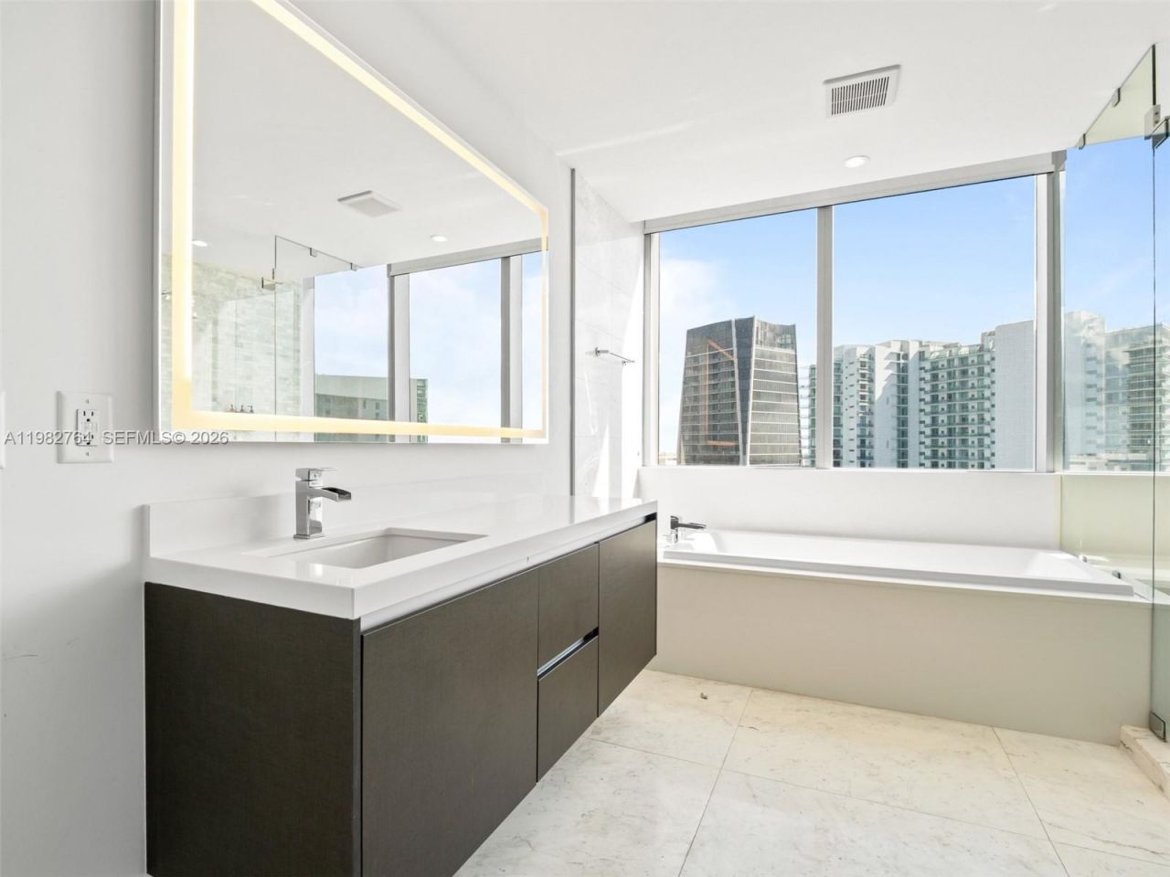 851 NE 1st Ave, Unit 4801, Miami, FL 33132 Photo