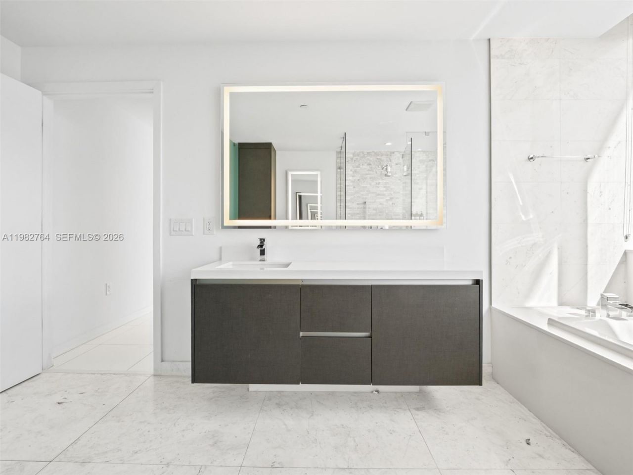 851 NE 1st Ave, Unit 4801, Miami, FL 33132 Photo