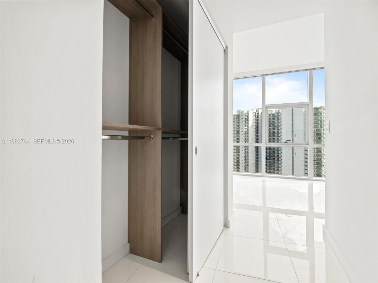 851 NE 1st Ave, Unit 4801, Miami, FL 33132 Photo