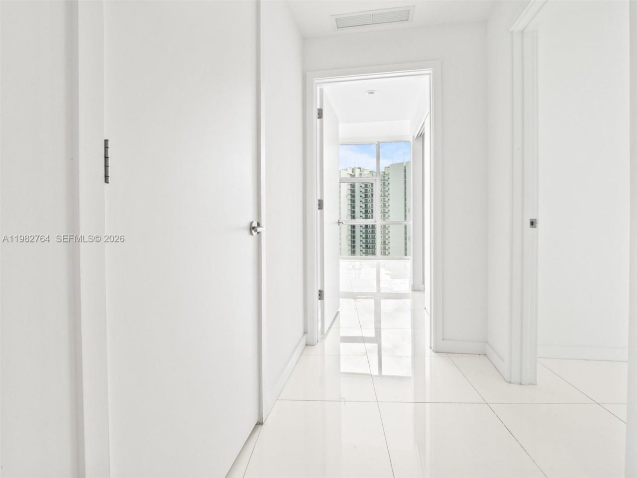 851 NE 1st Ave, Unit 4801, Miami, FL 33132 Photo