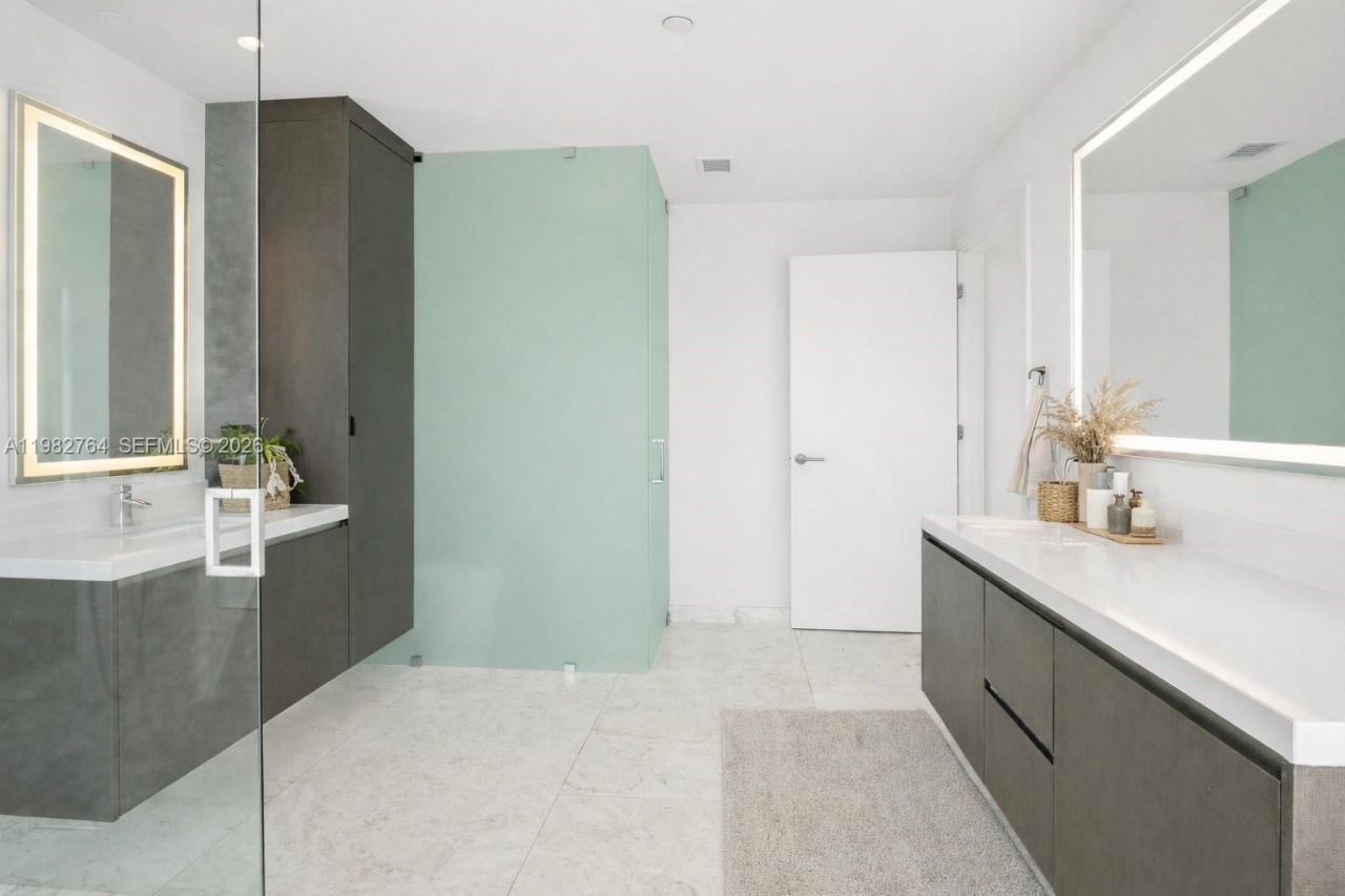 851 NE 1st Ave, Unit 4801, Miami, FL 33132 Photo