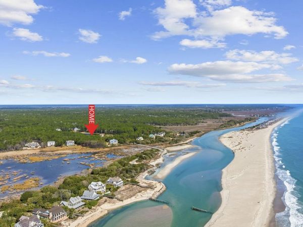 2862 Vanderbilt Blvd. , Pawleys Island, SC 29585