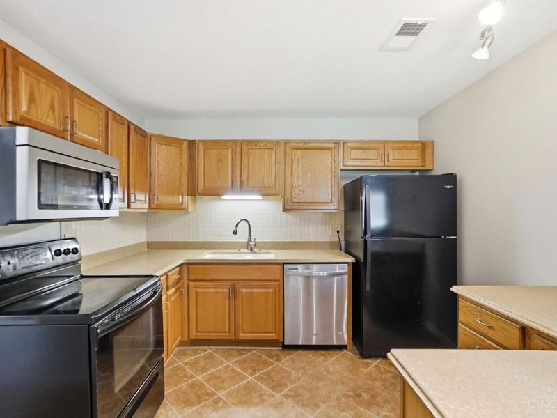 7216 Creekview Drive, Unit 3, Colerain Township, OH 45247 Photo 8