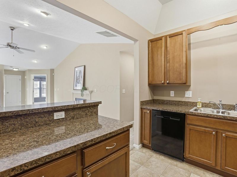 9194 Gramford Street , Columbus, OH 43240 Photo 8