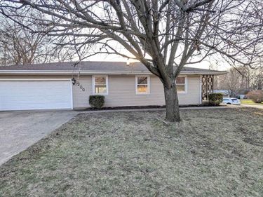 200 LASALLE Boulevard, Marquette Heights, IL 61554