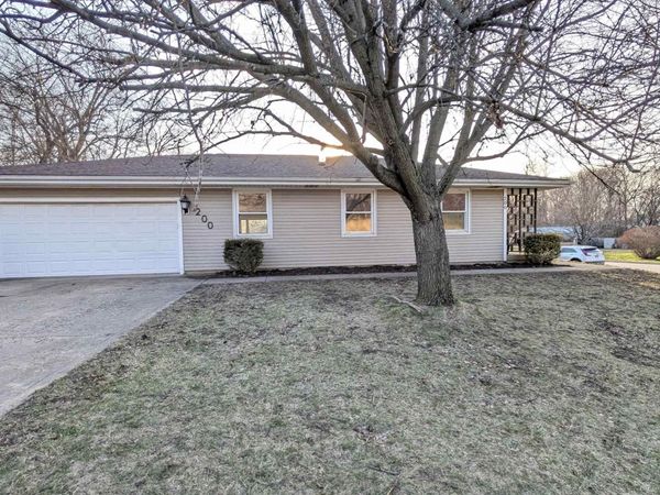 200 LASALLE Boulevard, Marquette Heights, IL 61554