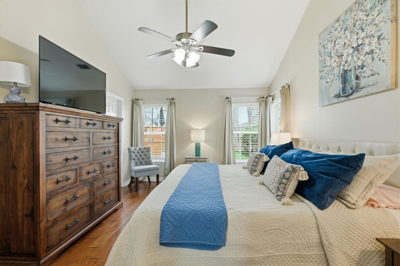 212 Ashford Circle Photo 10