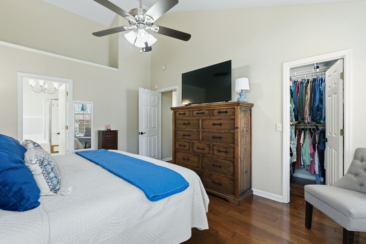 212 Ashford Circle Photo 11