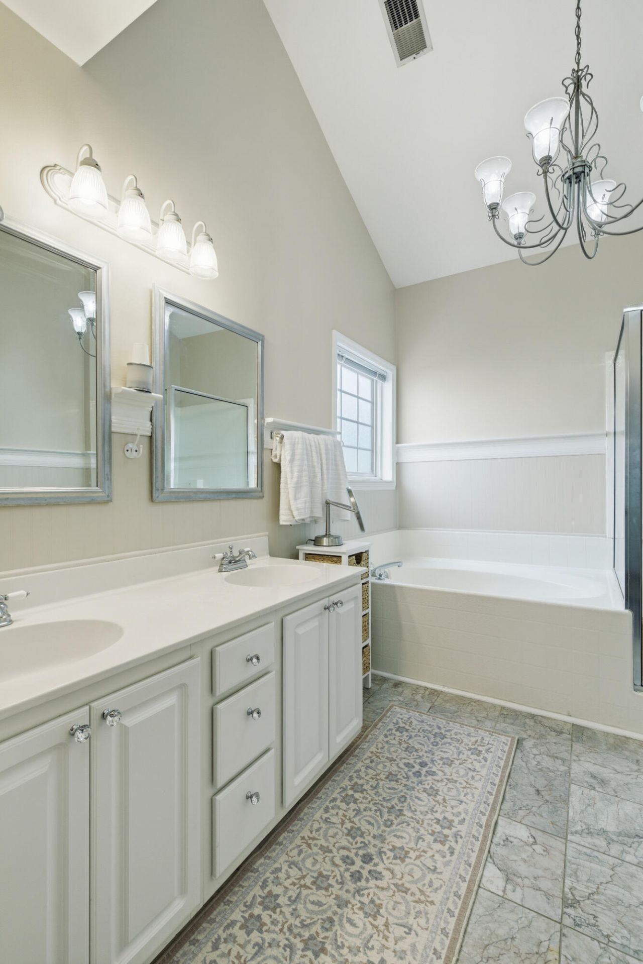 212 Ashford Circle Photo 12