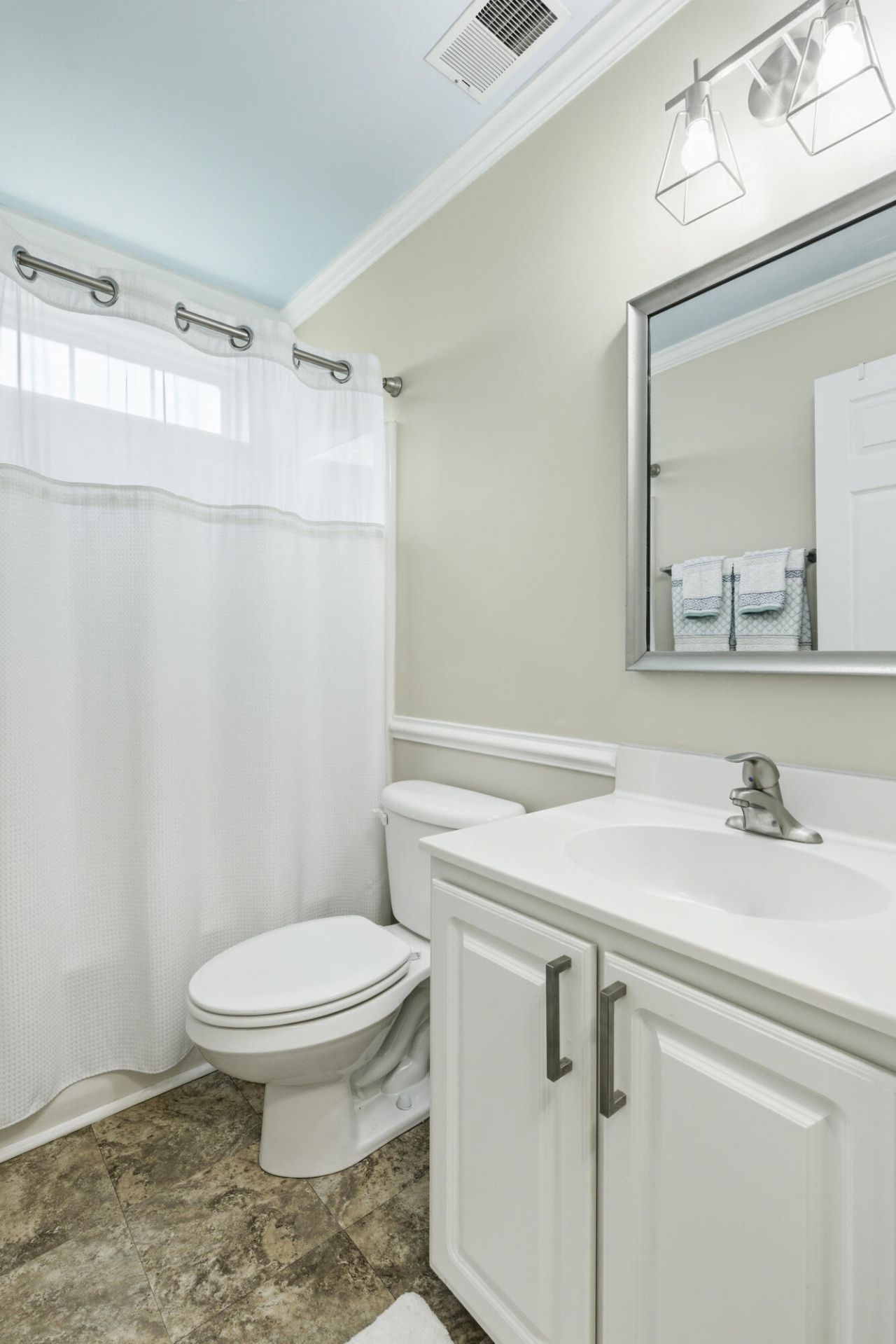 212 Ashford Circle Photo 15