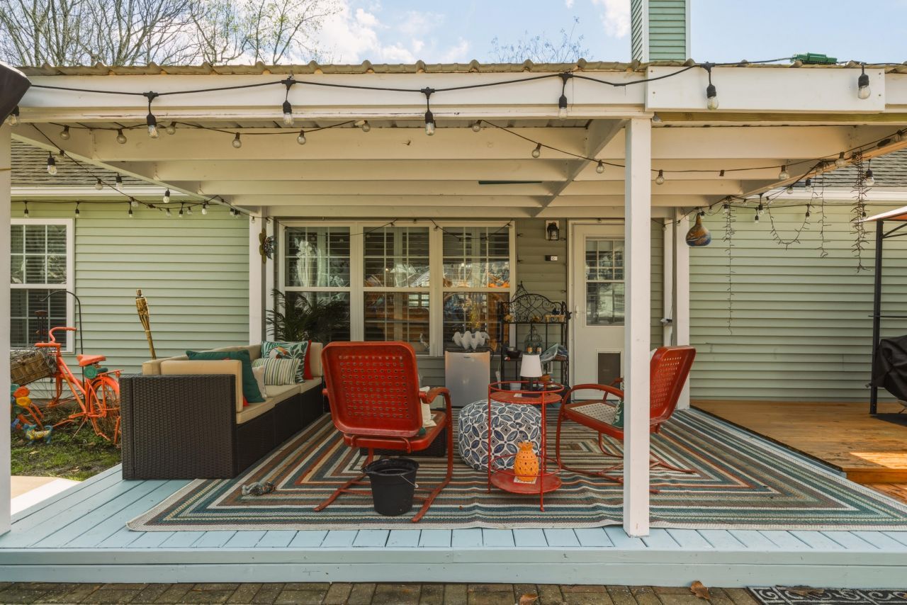 212 Ashford Circle Photo 17