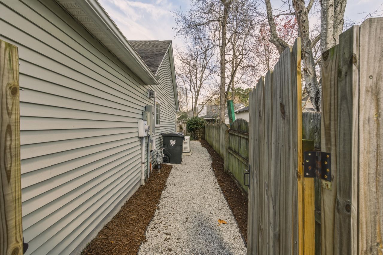 212 Ashford Circle Photo 22