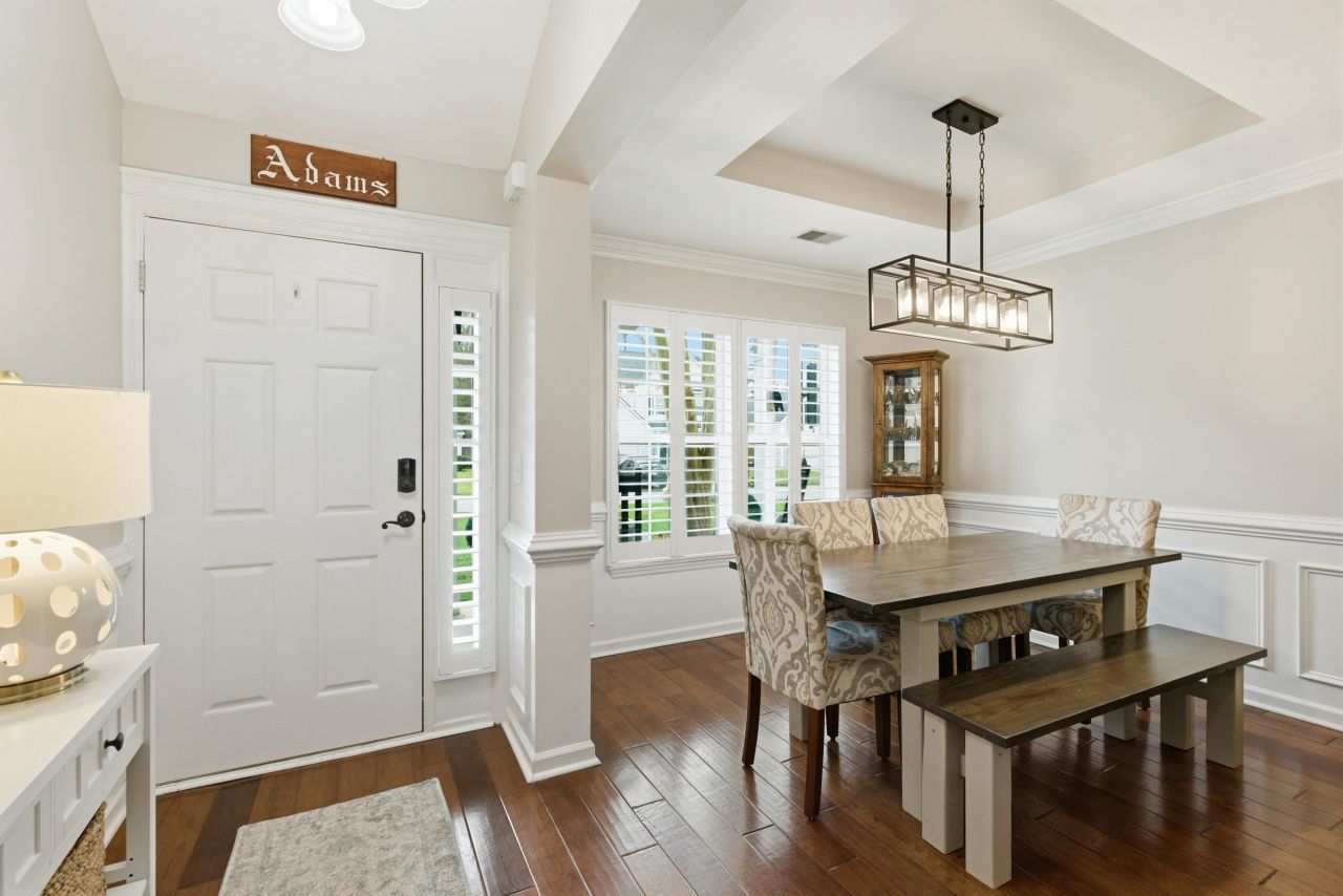 212 Ashford Circle Photo 3