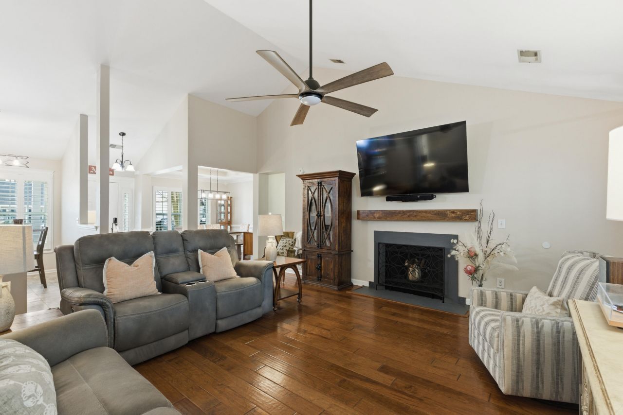 212 Ashford Circle Photo 6