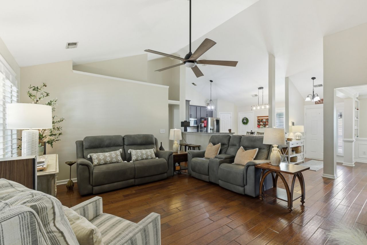 212 Ashford Circle Photo 7