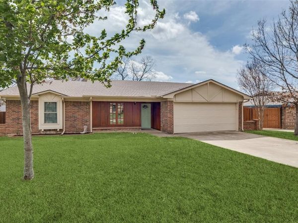8600 Brookridge Drive, North Richland Hills, TX 76182